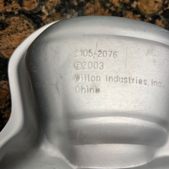 Wilton 2003 Train Cake Pan - Picture 2 of 3